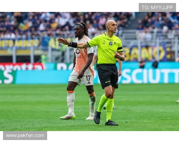 裁判认定球轨迹影响判罚比塞克非红牌皮奥倒地未判点球引热议